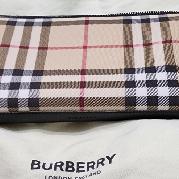 BURBERRY BRAND-NEW GIANT WALLET ORGANIZER comes with dustbag and COA - Picture 14 of 16